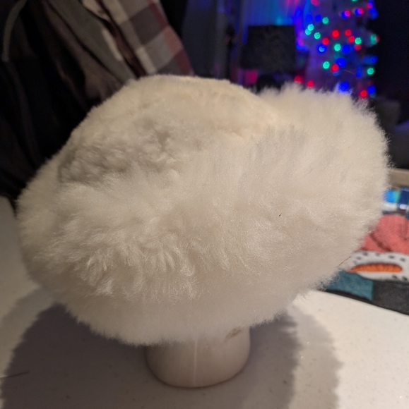 Russian White Fluffy Hat - Picture 2 of 3